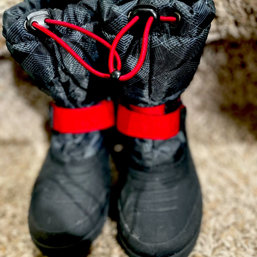Boys 3M thinsulate snow boots